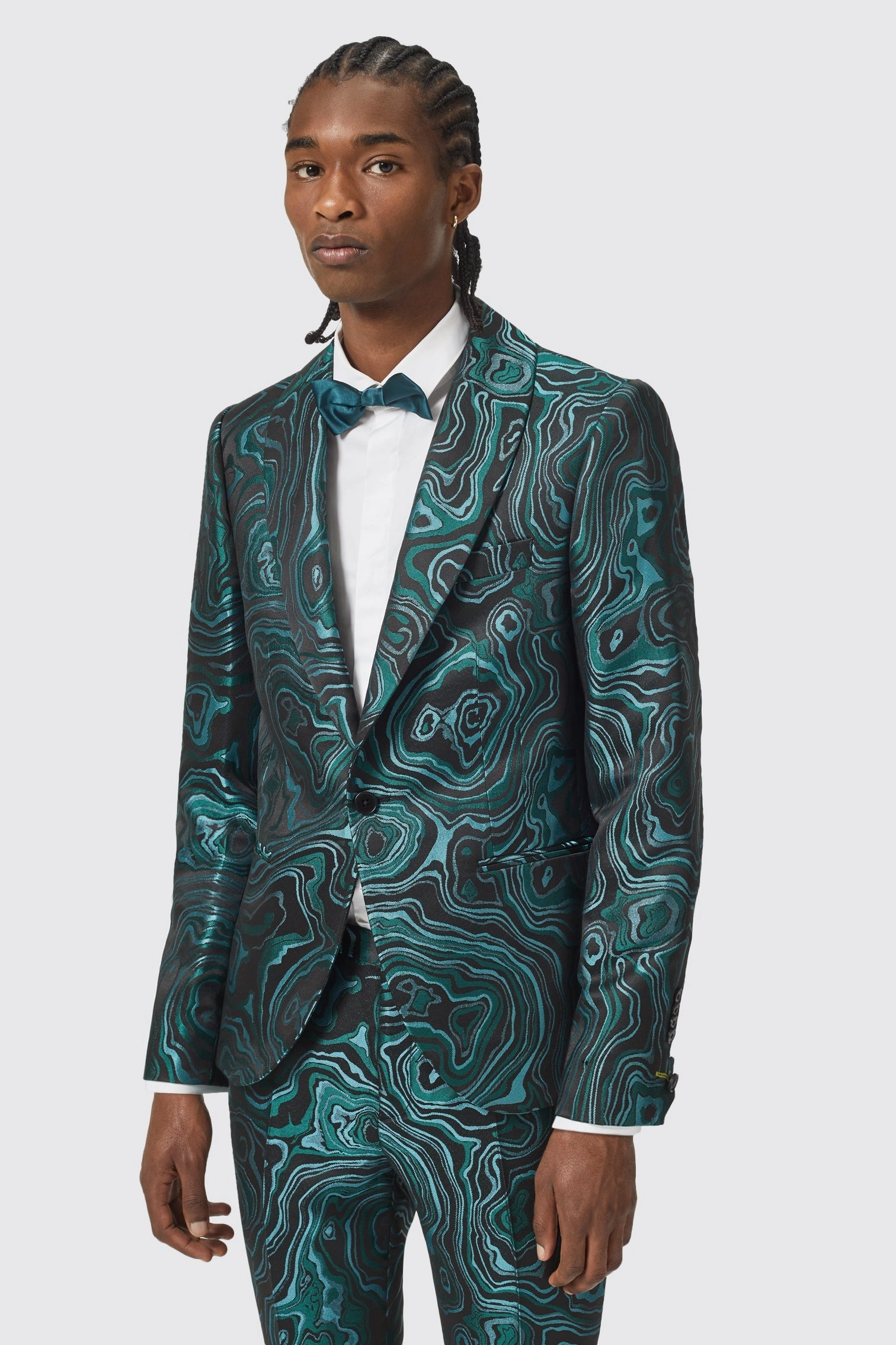 Grüner Jacquard Anzug Slim Fit Adichie: Eleganz trifft auf modernen Chic. Ein Must-Have für stilbewusste Männer.
