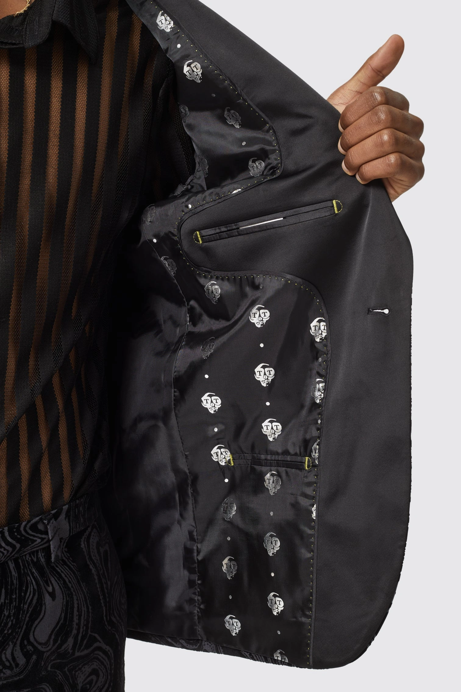 Angelou Slim Fit Schwarz: Eleganz in jeder Naht, Dein neuer Lieblings-Look für immer!